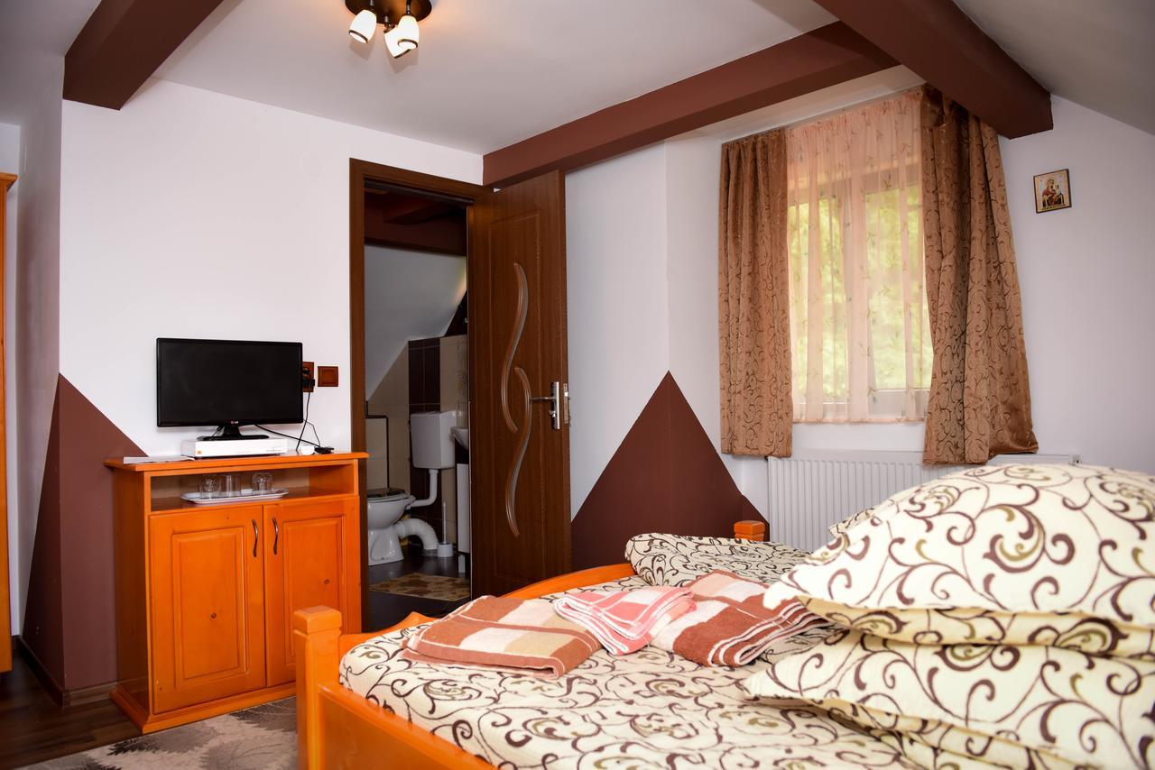 Готель Casa Edy Колібіца Екстер'єр фото