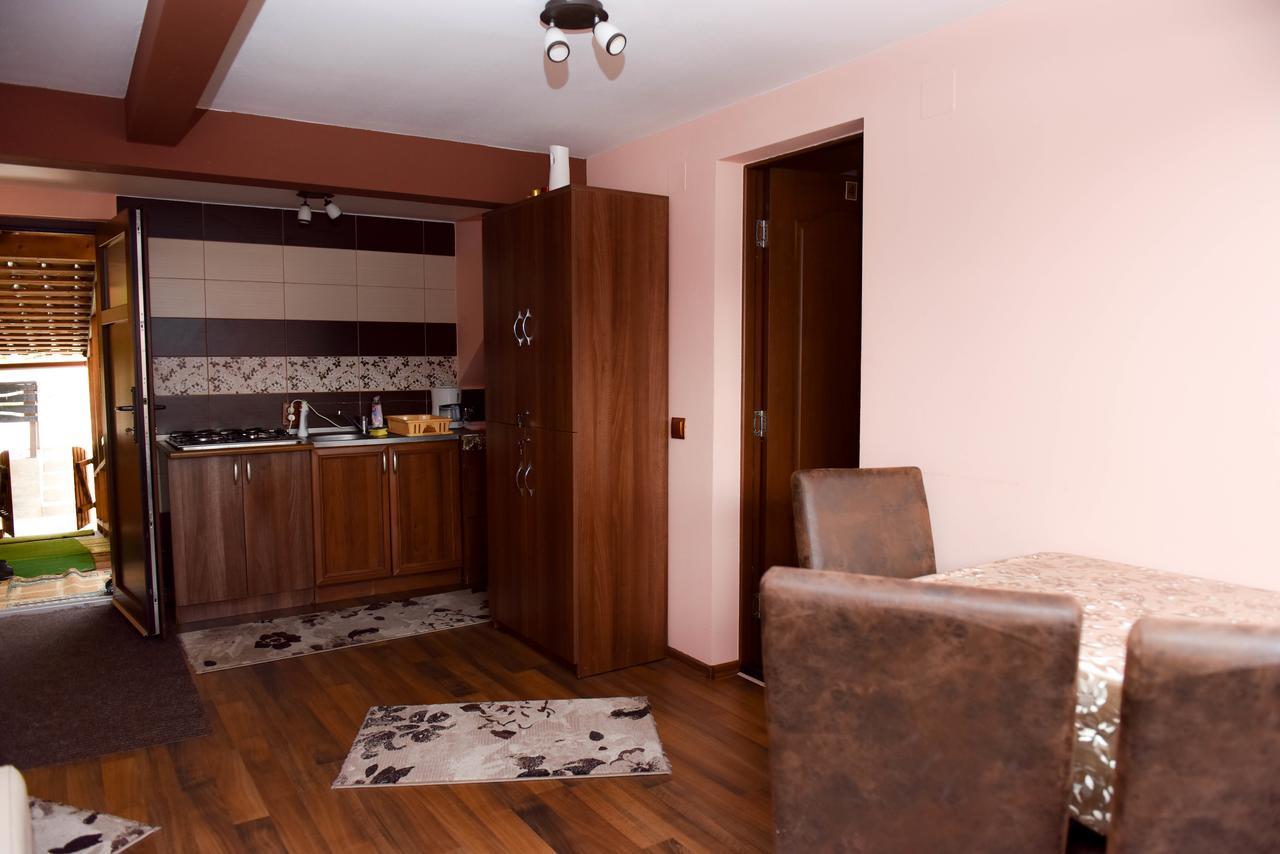 Готель Casa Edy Колібіца Екстер'єр фото